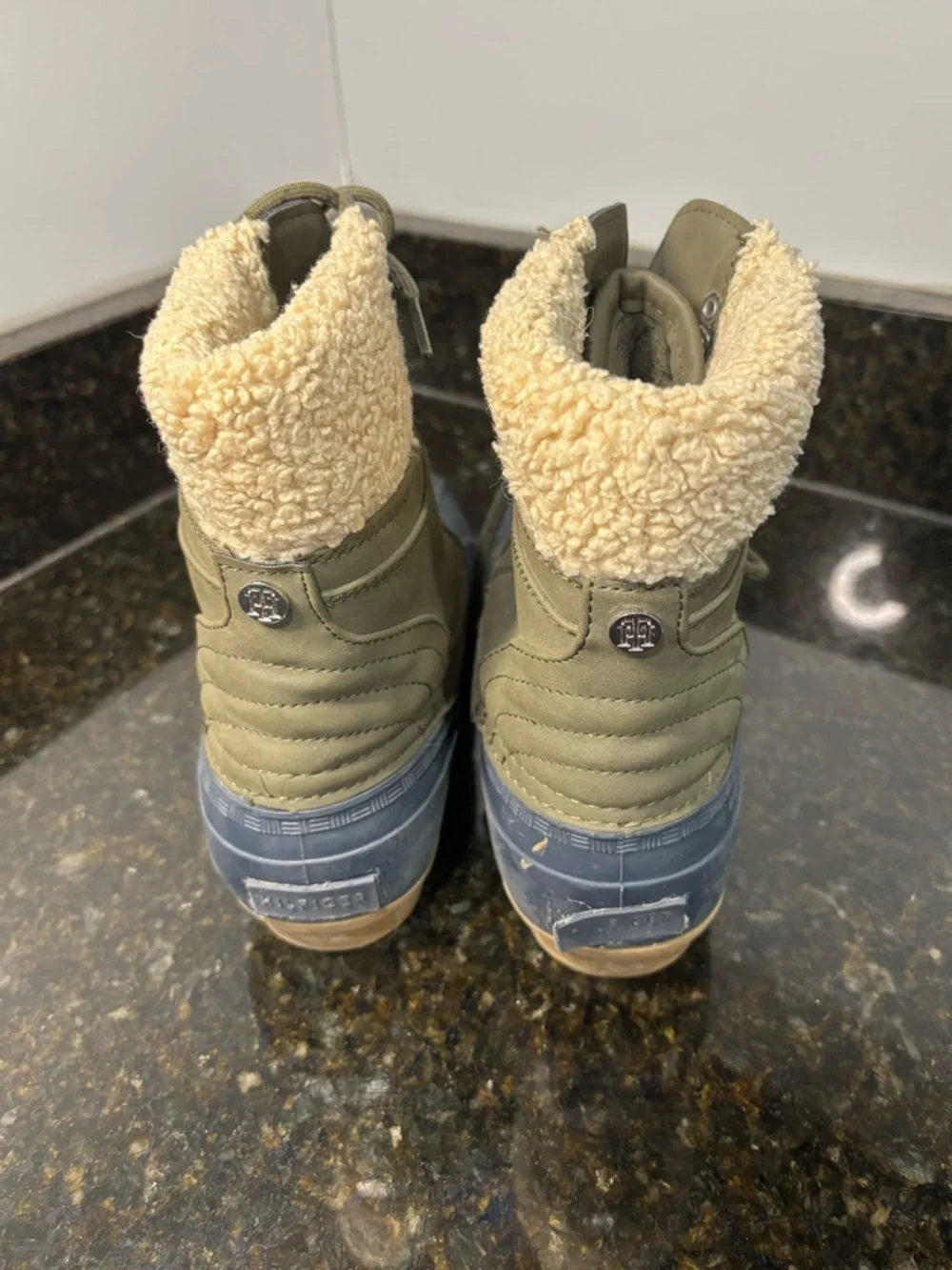 TOMMY HILFIGER Women’s Olive Green Winter Duck Boots with Shearling Collar